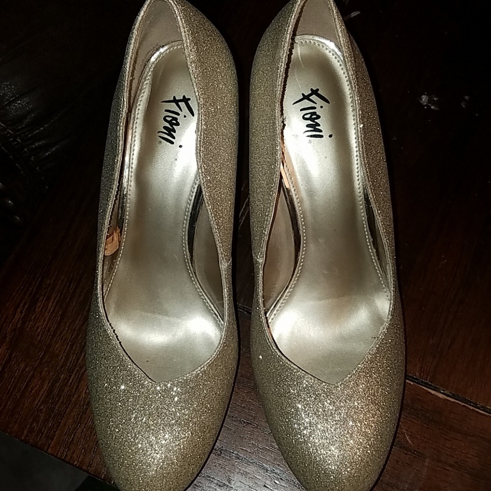 Shoes - Picture 5 of 5